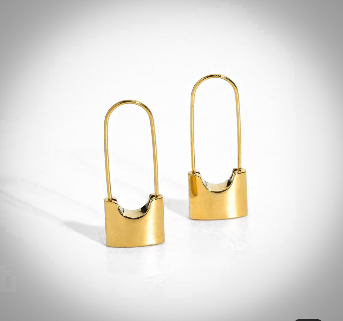 Safety pin earring | 14K gold earring